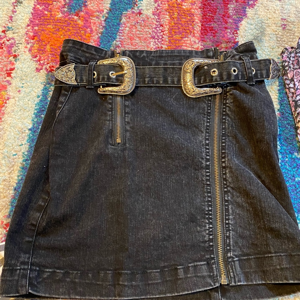 Signature 8 Skirt